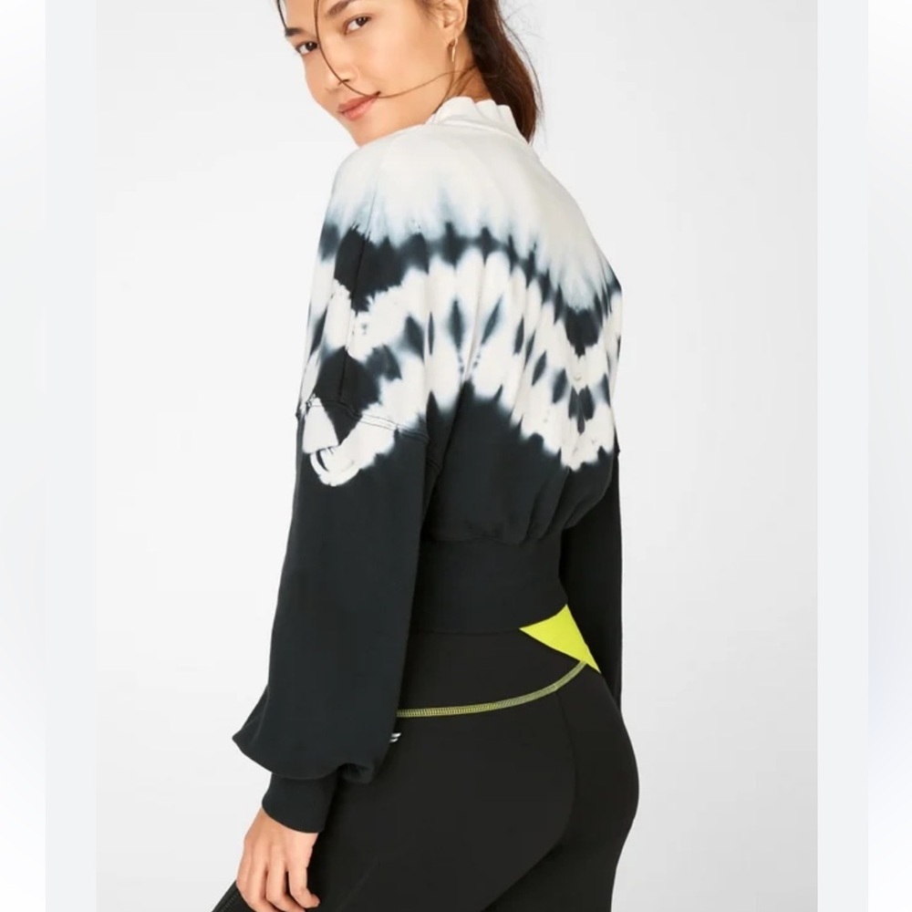 Fabletics Black and White Tie-Dye Cropped Sweatshirt Sz S